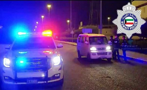 Police nab 4 expats for illegally picking up ‘passengers’