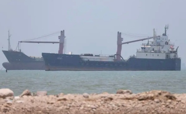 Iran Closes Strait of Hormuz Again Amid Regional Tensions