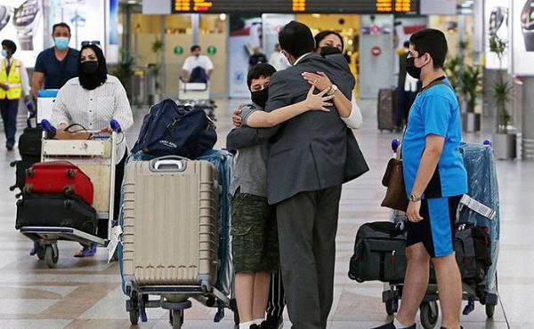 Kuwait restricts visit visas, neighbors open to visitors