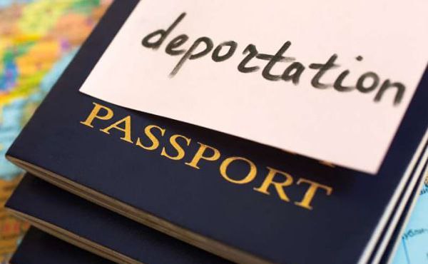 Ministry to deport expat for drinking, roaming naked in Jleeb