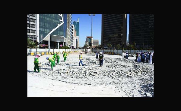 Work on the Darwaza Al-Abdulrazzaq tunnel in Kuwait city resumed