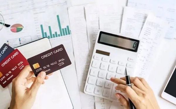 Steer clear of common credit card blunders to stay informed