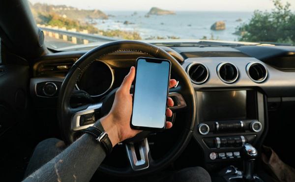 KD 300 fine for drivers on phone