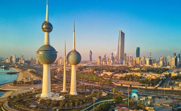 Expatriate without university degree can bring wife and children on family visa
