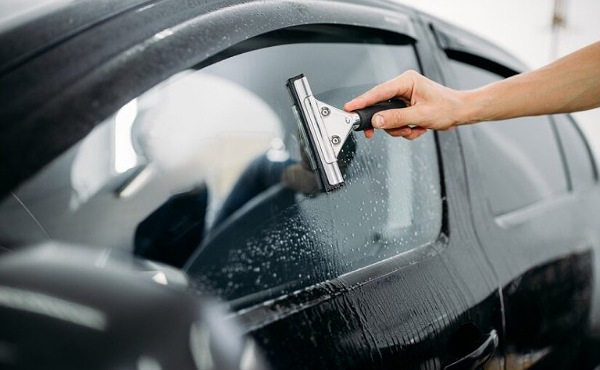 Thermal shading is now a common sight in Kuwait’s cars and buildings