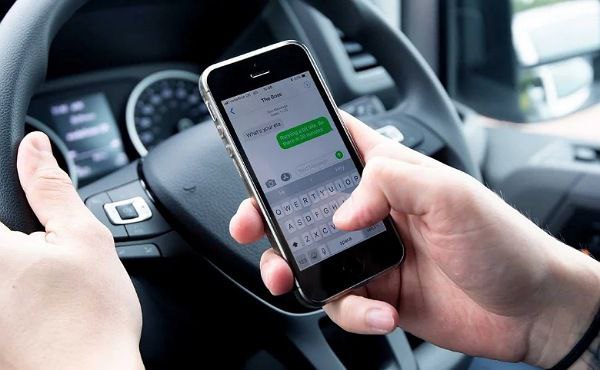 70 KD Fine for Phone Use While Driving
